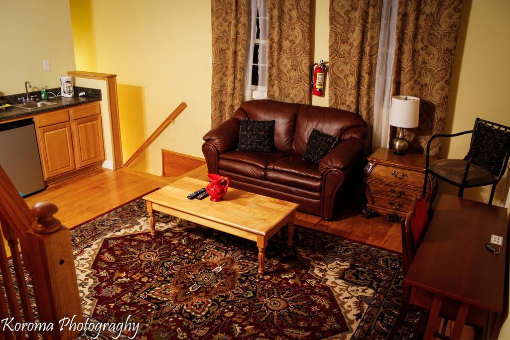 The Victorian-Candle Bed & Breakfast California Room photo